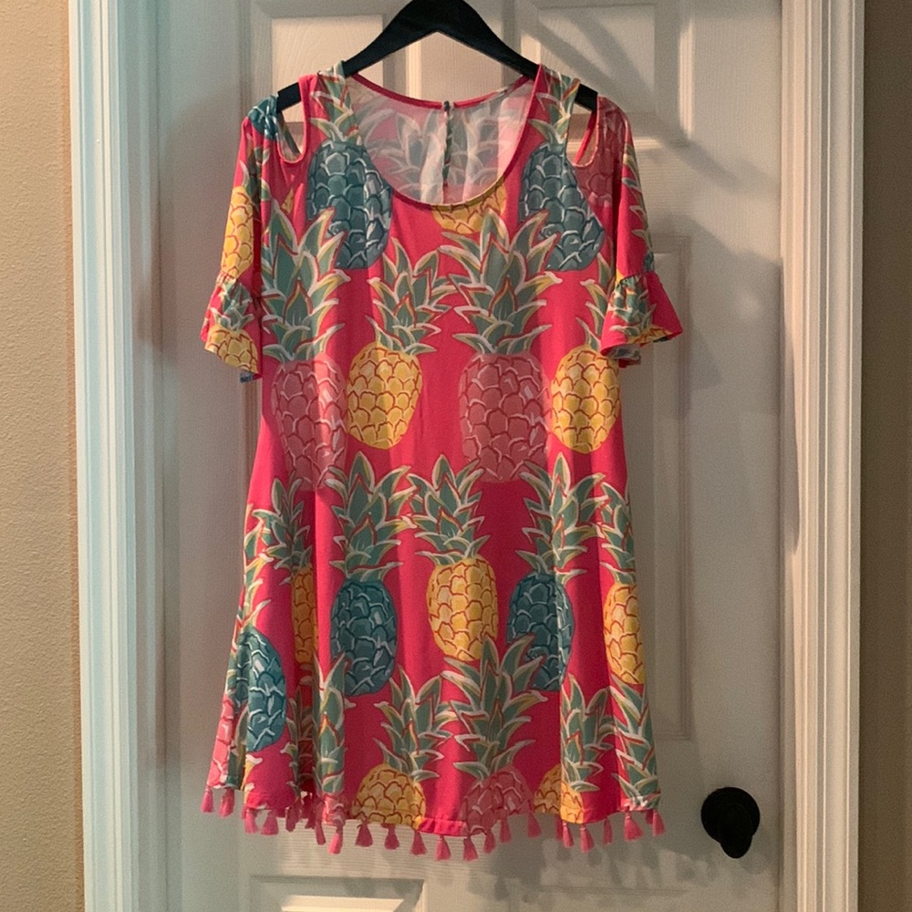 Adorable pineapple dress with tassels and pockets!